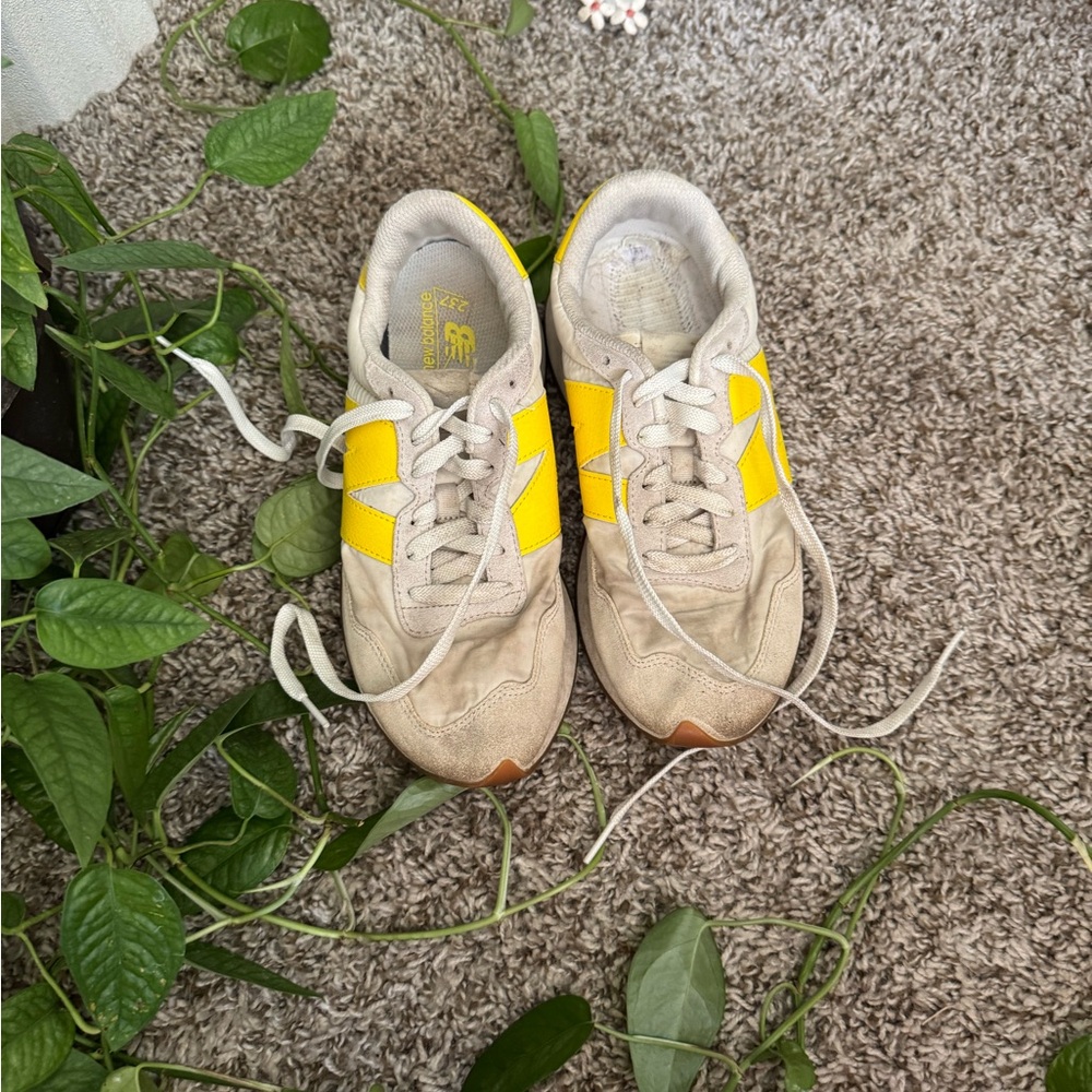New Balance 237 - Picture 2 of 5